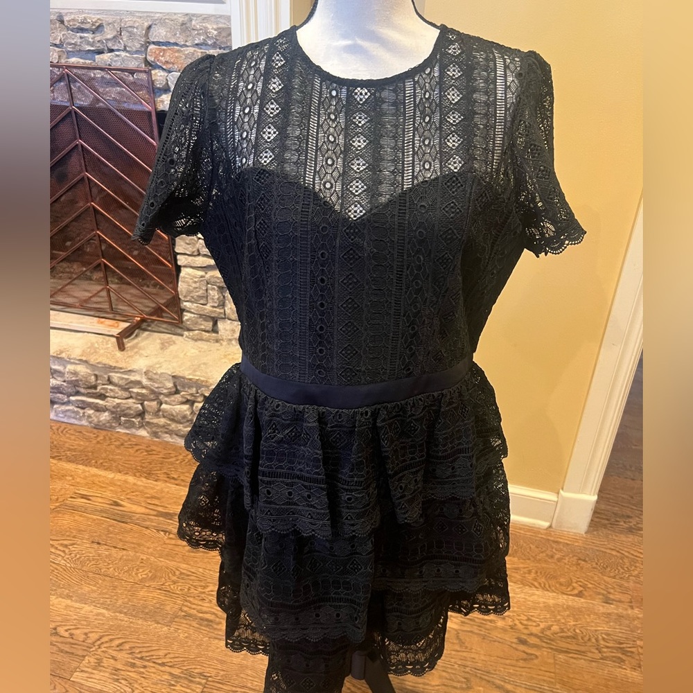 Express black lace overlay sweetheart neck tiered mini skirt dress size L